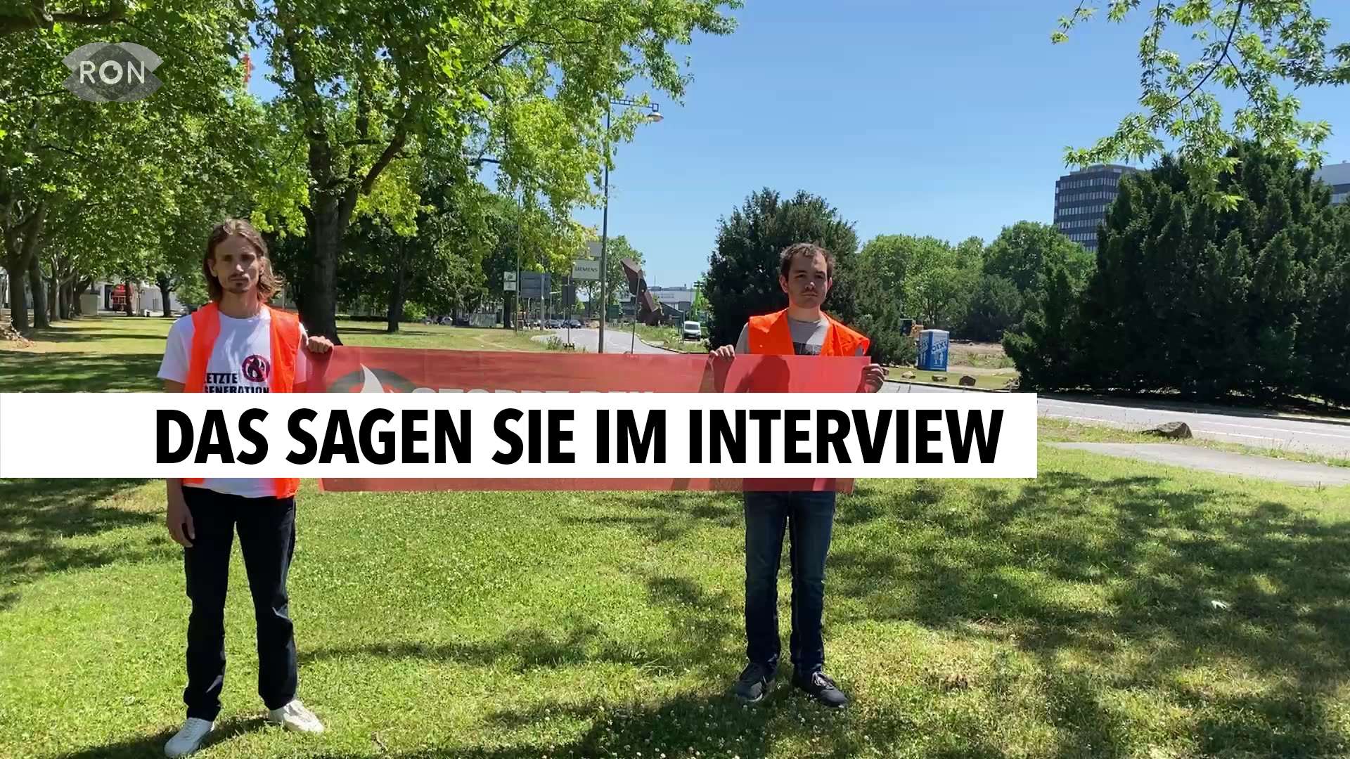 Klima - Aktivisten Kleben Sich Auf Der Straße Fest - RON TV